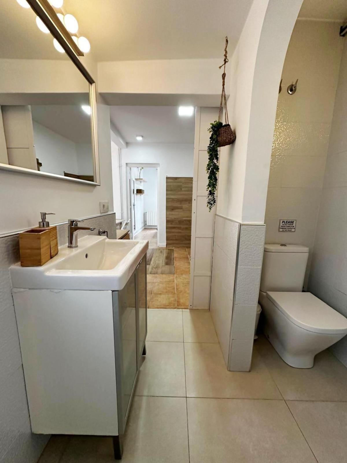 Casa Independientegardenviews2 Bedrooms บาร์เซโลนา ภายนอก รูปภาพ